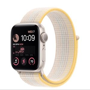 Apple Watch SE GPS, 40mm Starlight Aluminum Case with Starlight Sport Loop